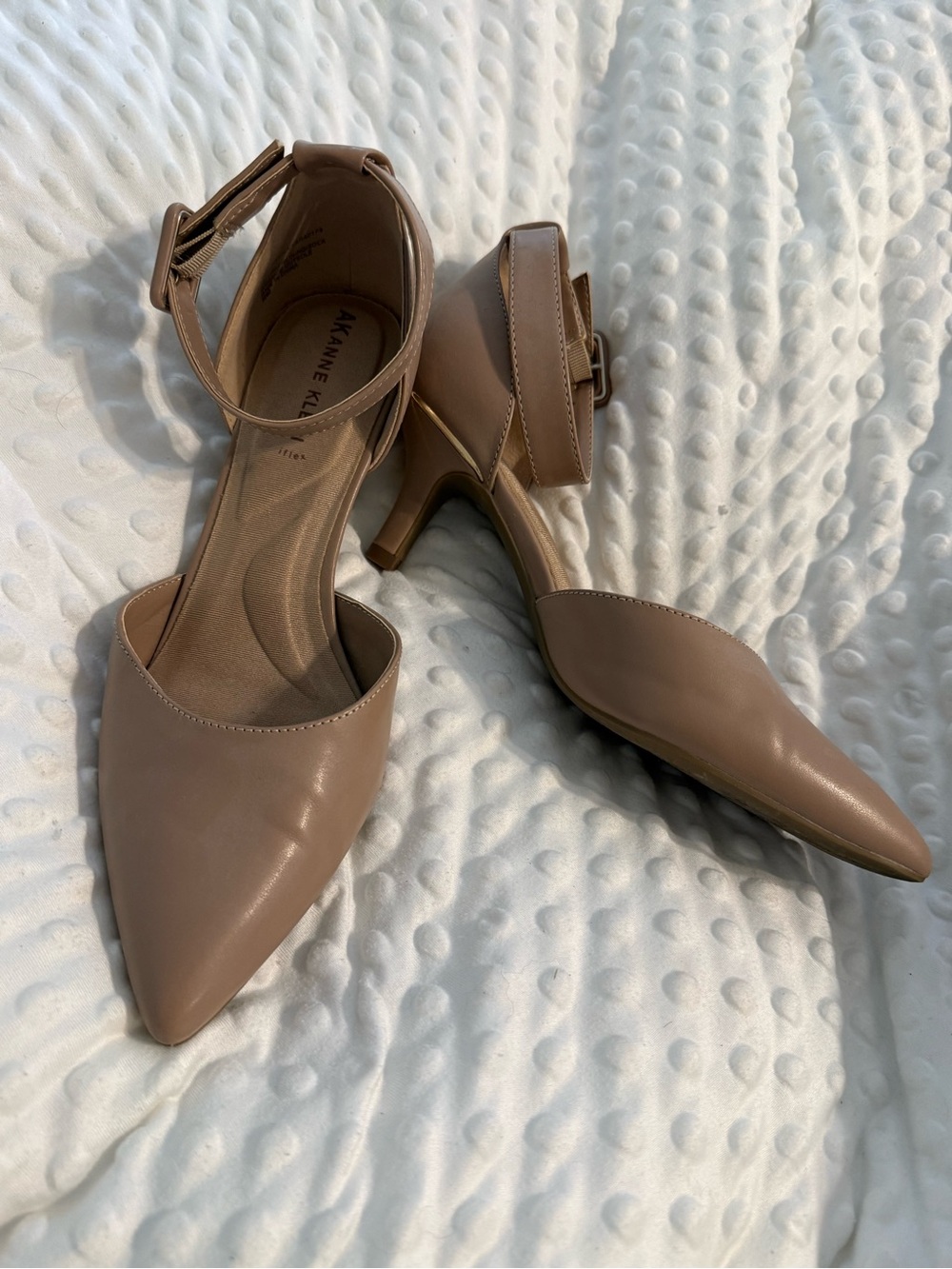 Anne Klein heels with strap like new